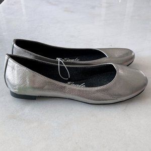 New! NWOT American Eagle Outfitters vegan leather pewter metallic ballet flats